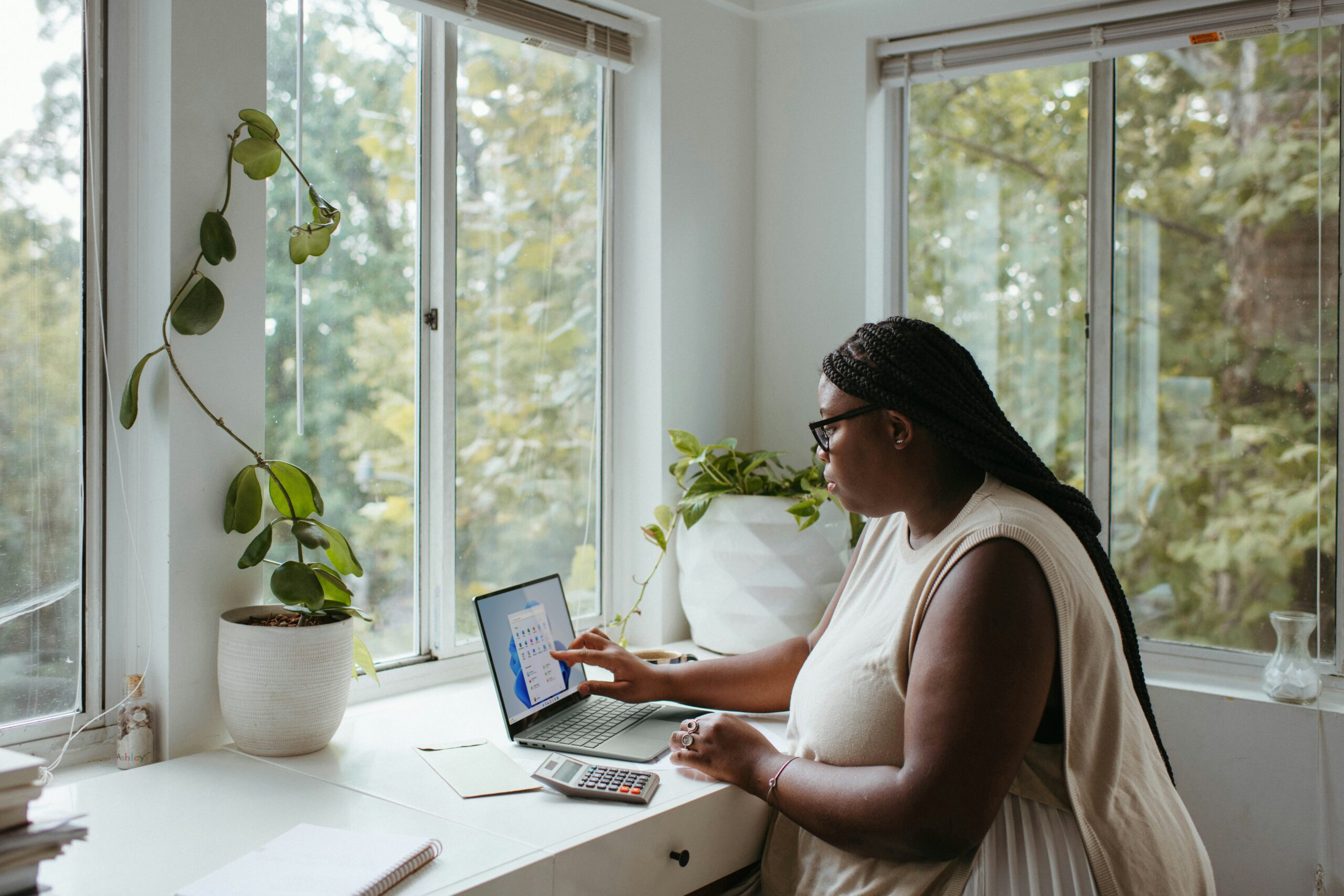 What Does a LinkedIn Ghostwriter Actually Do?